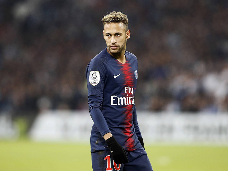 زواج والدة نيمار من شاب عمره 22 عامًا واللاعب ووالده يهنئانها